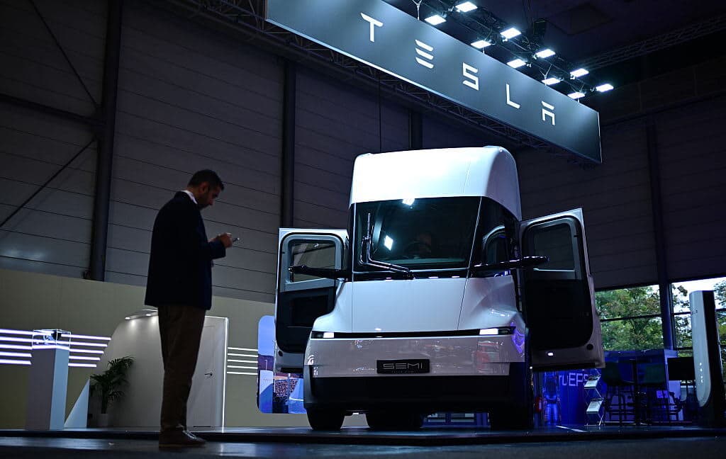 Tesla Electric Truck: The Infrastructure Challenges Facing Logistics